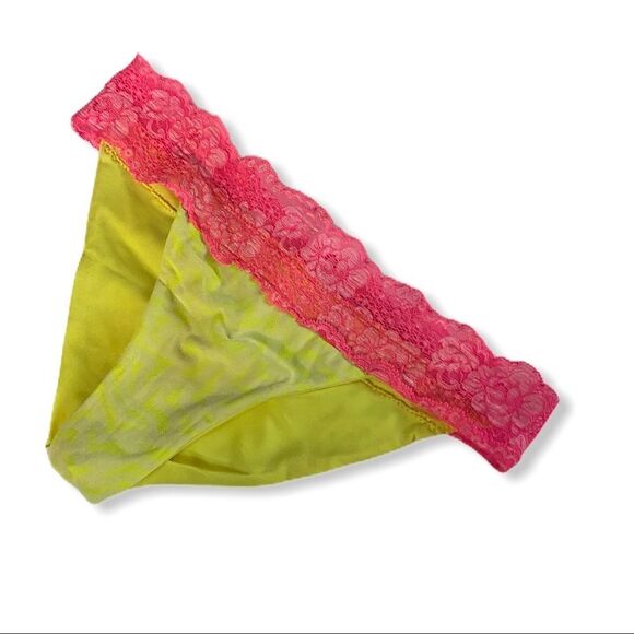 Beach Bunny Bikini‎ Bottom - Picture 2 of 9